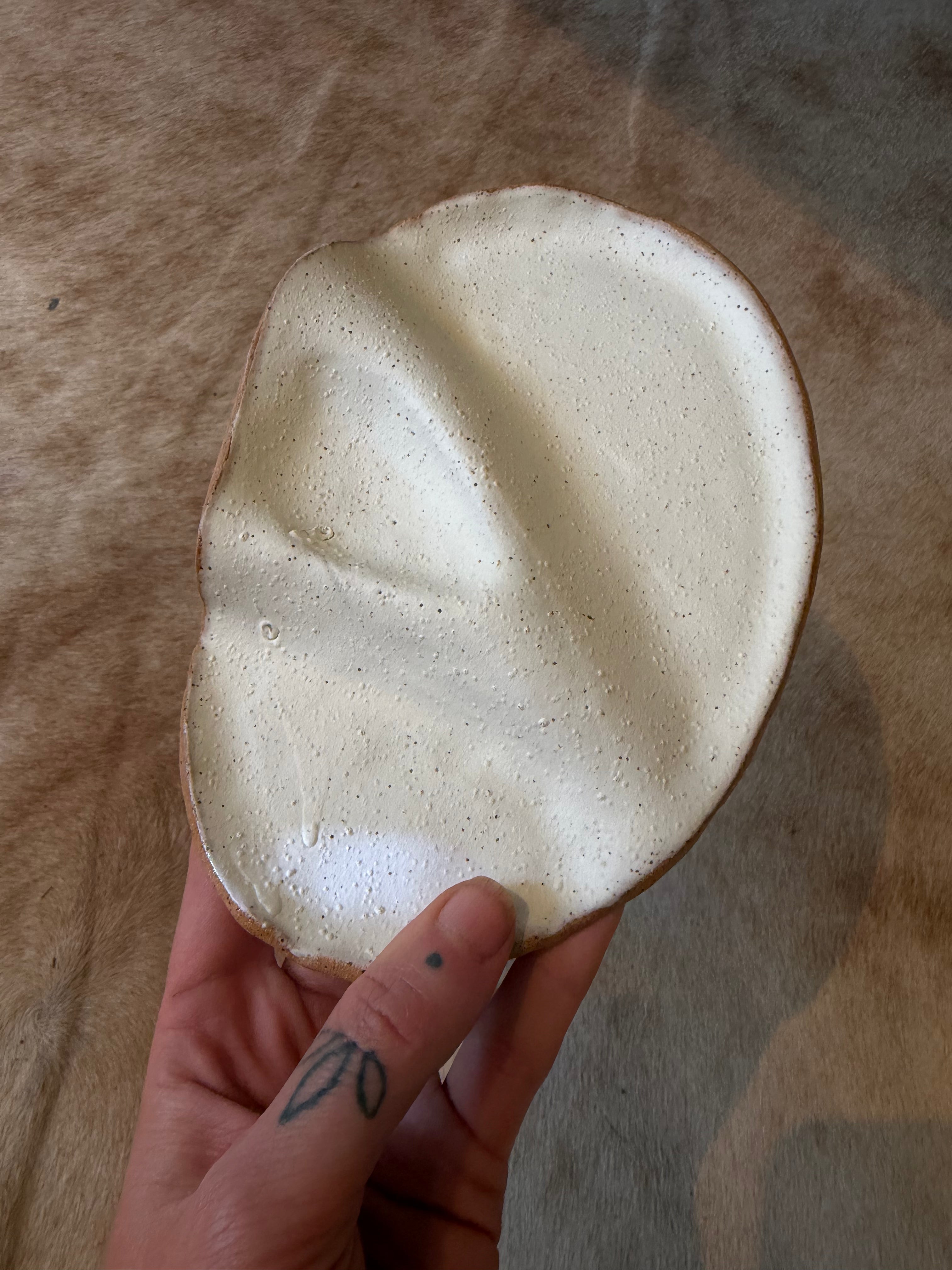 Mini Wavy Plate in Toasted Meringue